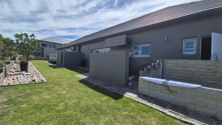 To Let 6 Bedroom Property for Rent in Num Num Cape Estate Western Cape